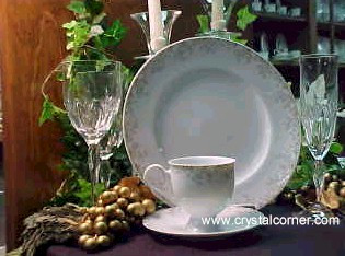 Aubusson Dinner Plate - Noritake