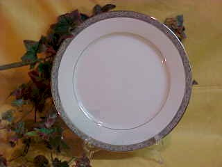 Sansbury Dinner Plate - Noritake