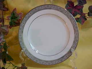 Sansbury Round Salad Plate