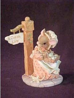 Hot Cross Buns Mouse Tails Enesco