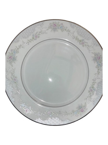 Rosewood Dinner Plate Used few Scratches