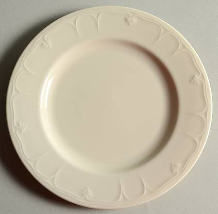 Casual Elegance Round Salad Plate