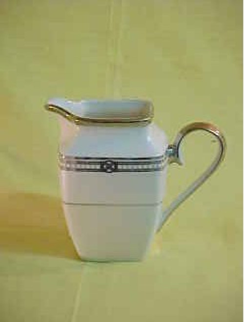 Engagement Lenox Creamer