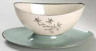 Kingsley Gravy Boat and Stand