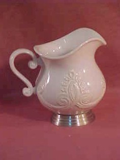 Linen Creamer