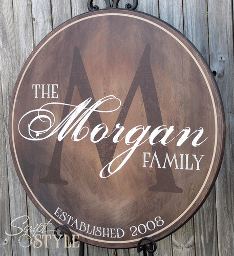 Round personalized last name sign