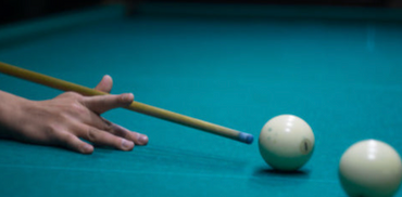 Ideal Pool Cue Selection Guide: Choose by Weight & Material