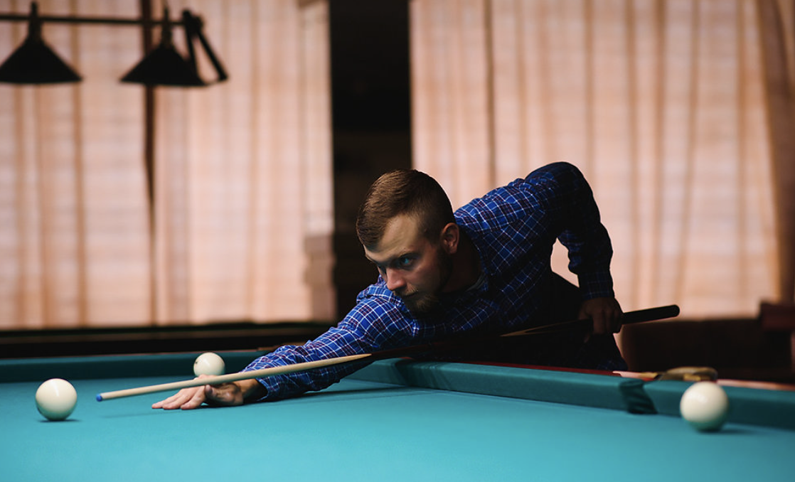 Commentator Pool Table What Pro Players Are Using for Cues and Pool Tables - Sawyer Twain
