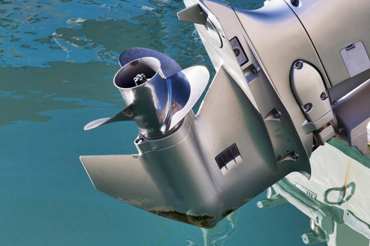 Signs Your Outboard Motor Isn't Mounted Properly - Bixpy