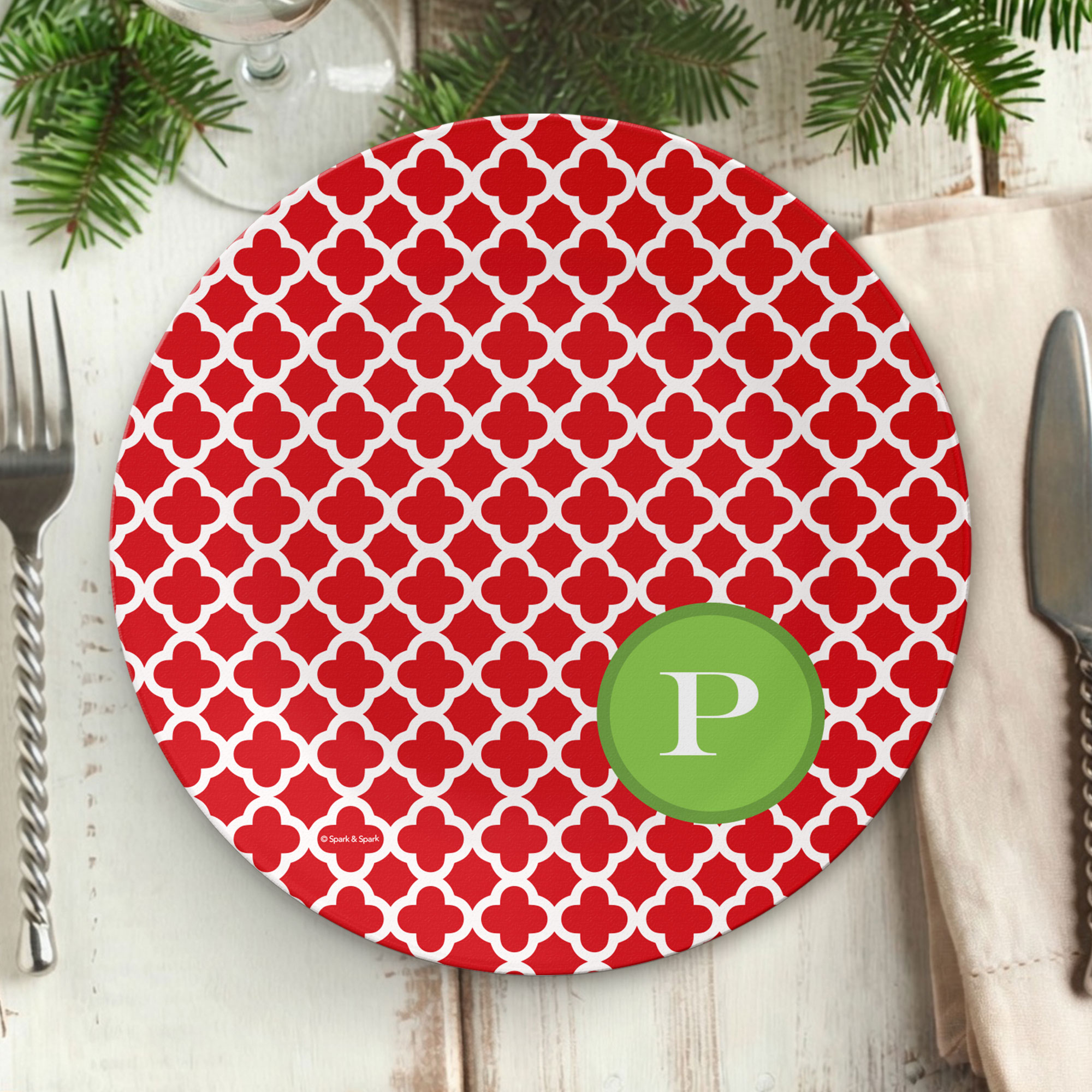 Elegance in Red Quatrefoil Personalized Christmas plate