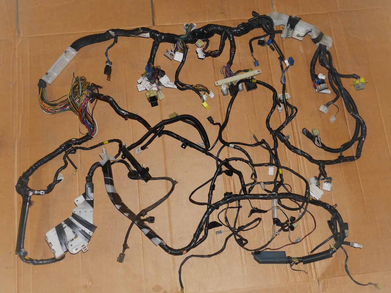 Chassis wiring harness interior GVR4 MB822103