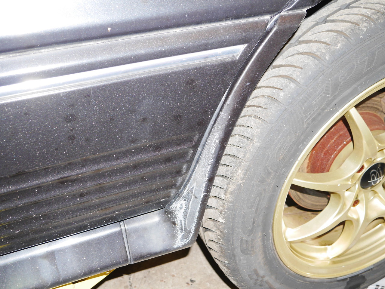 Dogleg Molding GVR4 White Passenger (Right) Side