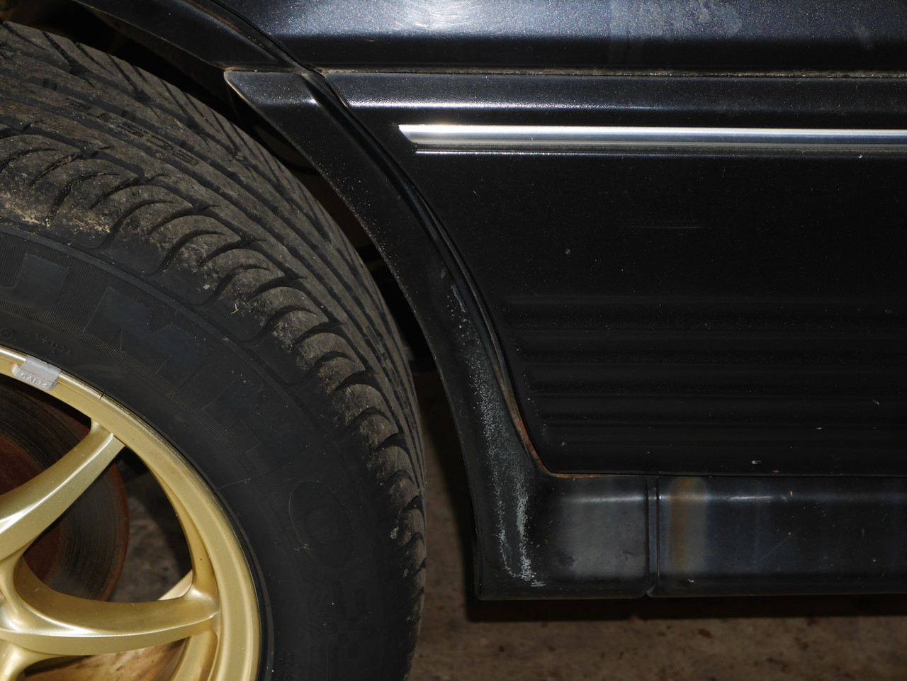 Dogleg Molding GVR4 Black Passenger (Right) Side
