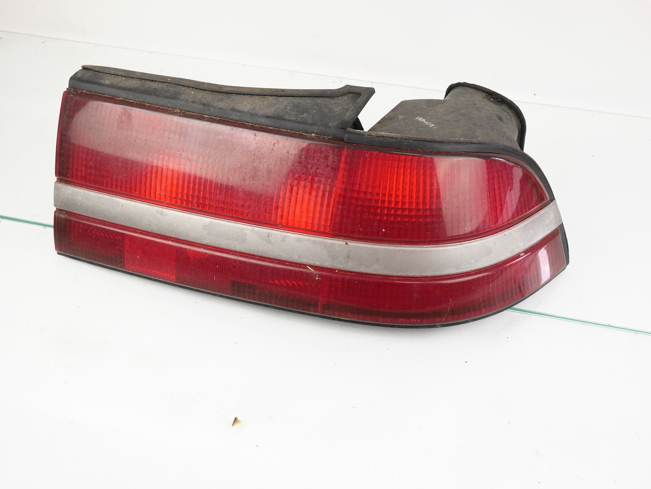 Tail light 90-91 Eclipse Right Pass (Silver stripe)