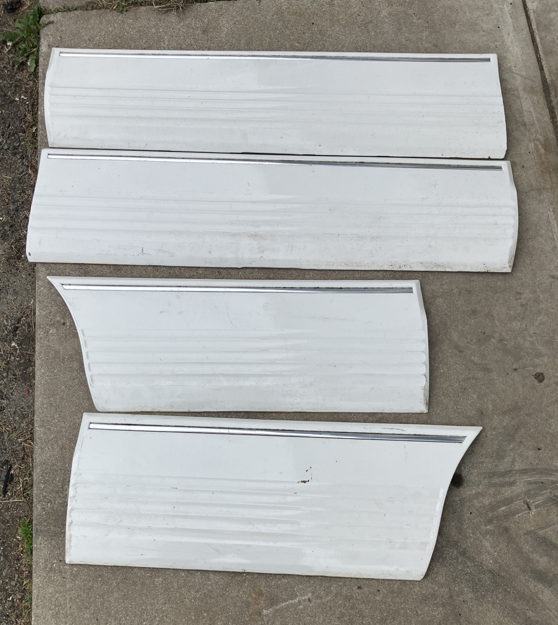 Body Door Molding GVR4 White Set
