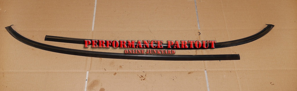 Trim molding Window Rear 1/4  lower 1G DSM