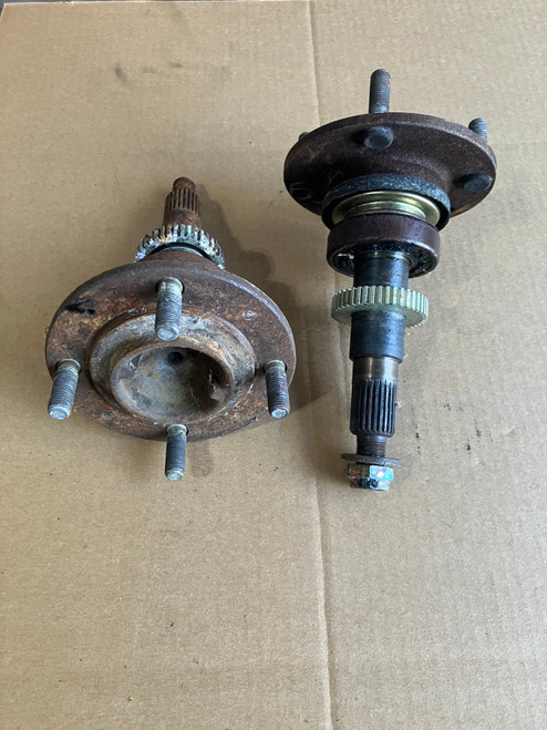 Hub set 4 lug rear 1G AWD DSM with ABS