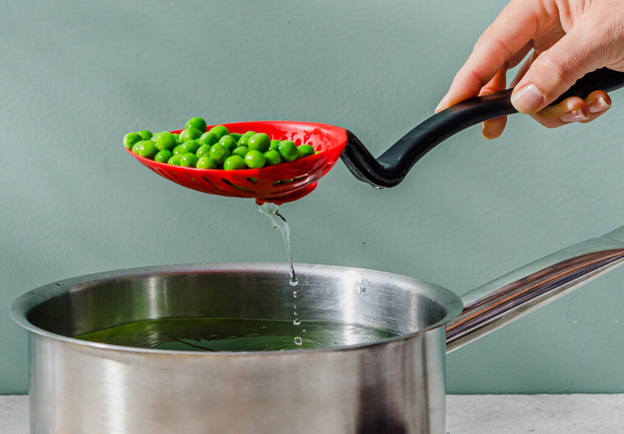 Ilsa Oval Handled Mesh Strainer and Pasta Scoop - Fante's Kitchen