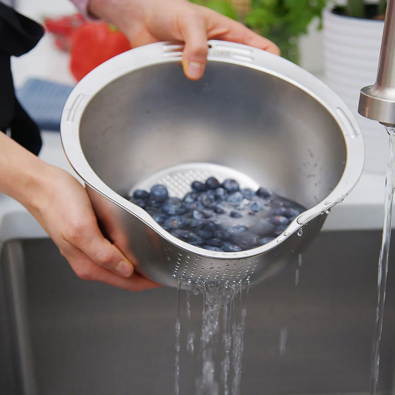 Joyce Chen Rice & Fruit Washer & Colander - Thumbnail 4