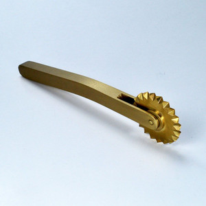 Curved Pastry / Pasta Cutter with Brass Wheel and Beech Handle – Italian  Cookshop Ltd