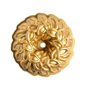 Nordic Ware Laurel Wreath Gold Bundt Pan, 10 Cup