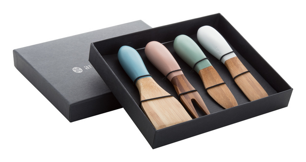 Boursin, set de 4 cutite din bambus, pentru branza, in cutie neagra cu posibilitate de personalizare corporate