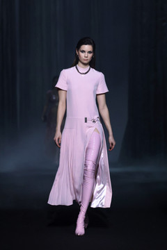 Crêpe Dress with Orchid Accessory Crêpe Dress with Orchid Accessory