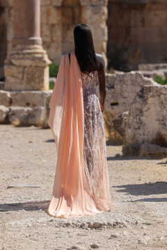One-Shoulder Dress with Shawls One-Shoulder Dress with Shawls