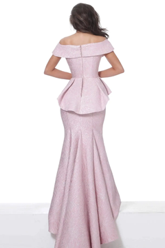 Off Shoulder High-Slit Gown Off Shoulder High-Slit Gown