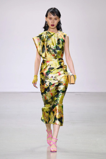 Discover Carolina Herrera Spring Summer 2022 Accessories Collection