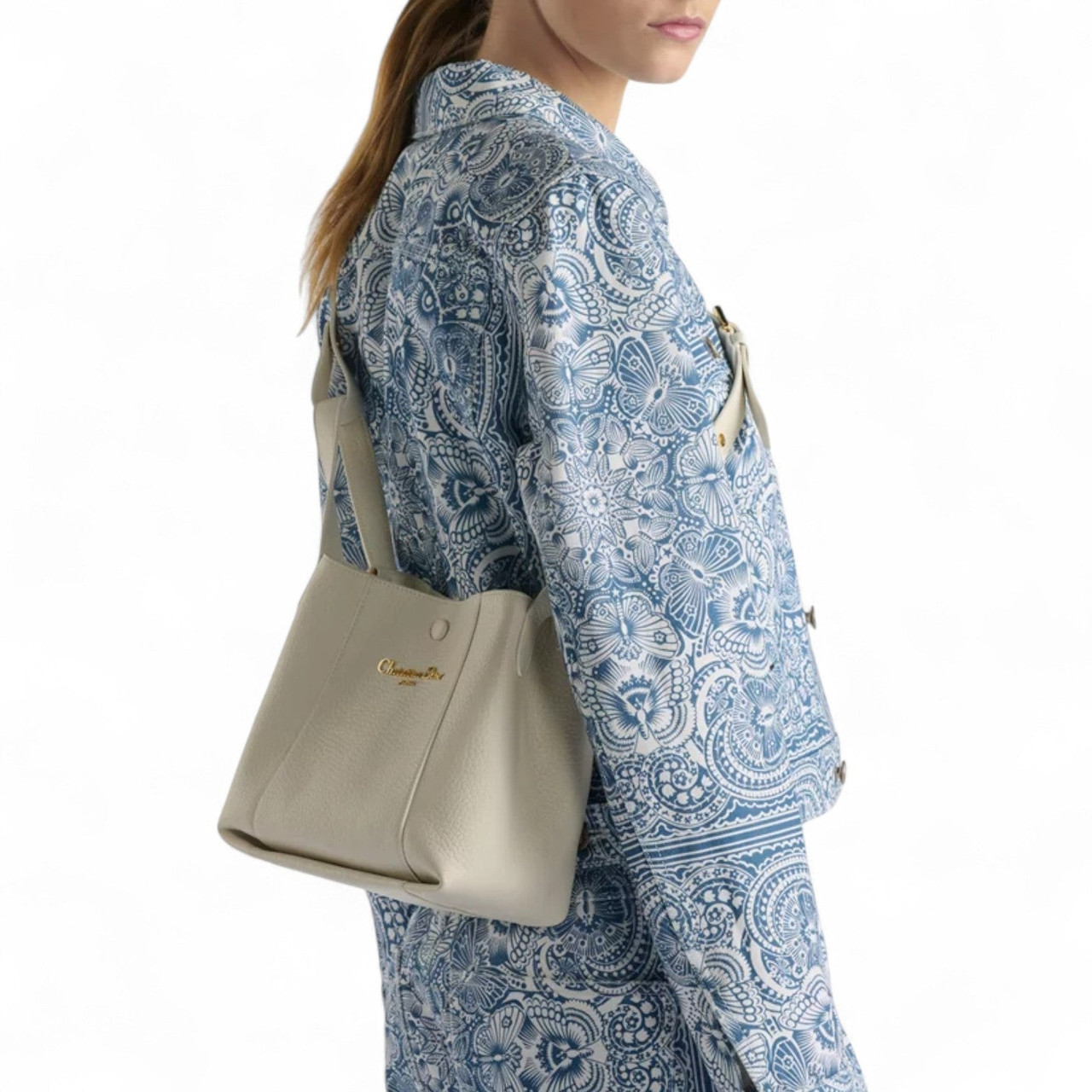 DIOR GRAINED CALFSKIN WOMEN WHITE SMALL SIGNATURE BUCKET BAG (Ref DI-WHITE-S-37554)