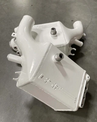 CSF 16-21 BMW M5 (F90) / 17-21 BMW M8 (F91/F92/F93) Twin Charge-Air-Cooler Set - Alpine White - 8178AW Photo - Primary