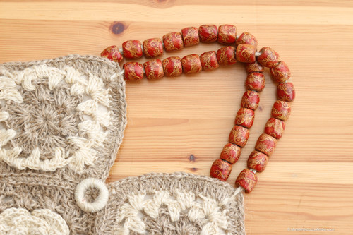 Beautiful jute-brown and off white floral pattern crochetted jute bag with bead handles