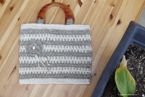 Elegant jute-brown and off white striped crochetted jute bag