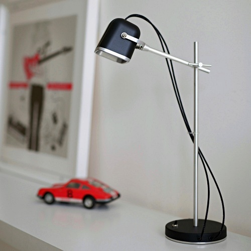 Swing arm desk lamp