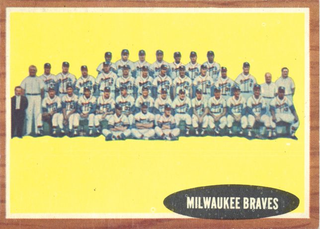 1962 Topps #158 Milwaukee Braves Team - 158a - No Green Tint