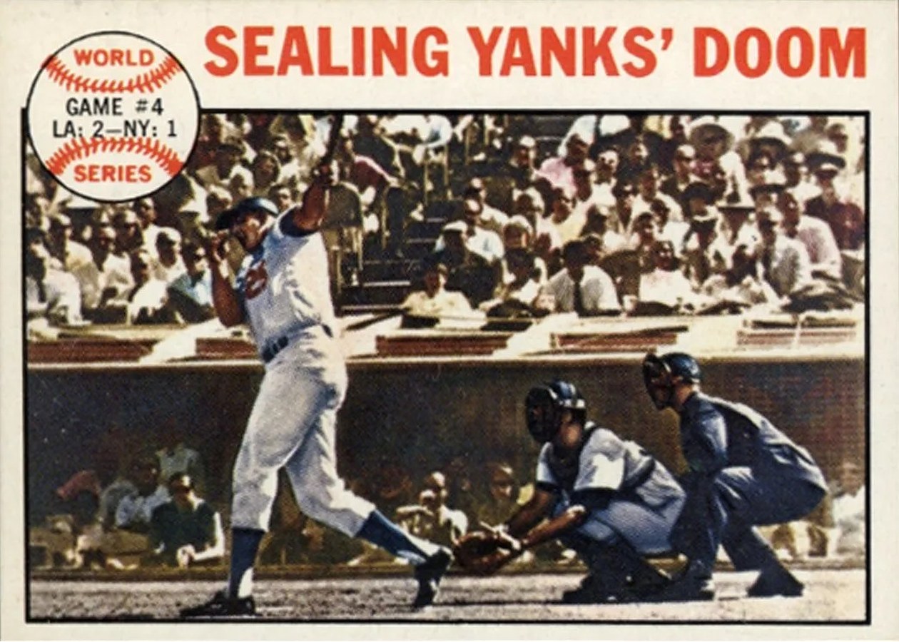 1964 Topps #139 World Series Game #4 - Sealing Yanks' Doom, Los Angeles Dodgers / New York Yankees