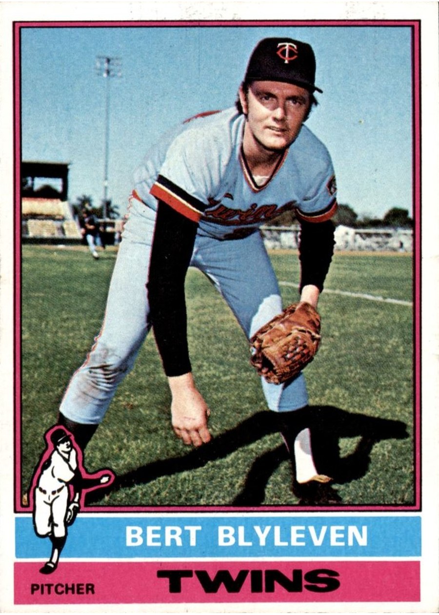 1976 Topps #235 Bert Blyleven, Minnesota Twins