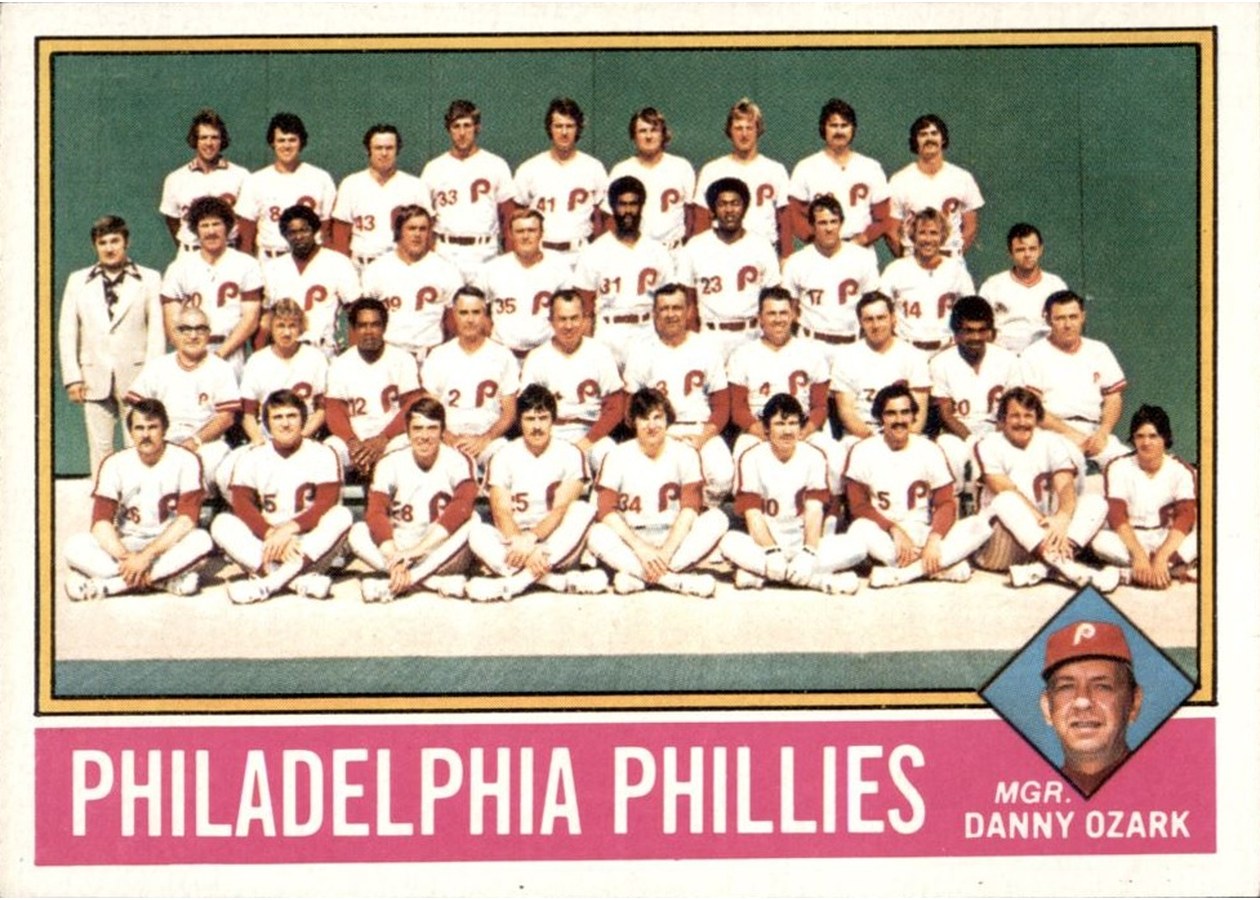 1976 Topps #384 Philadelphia Phillies Team