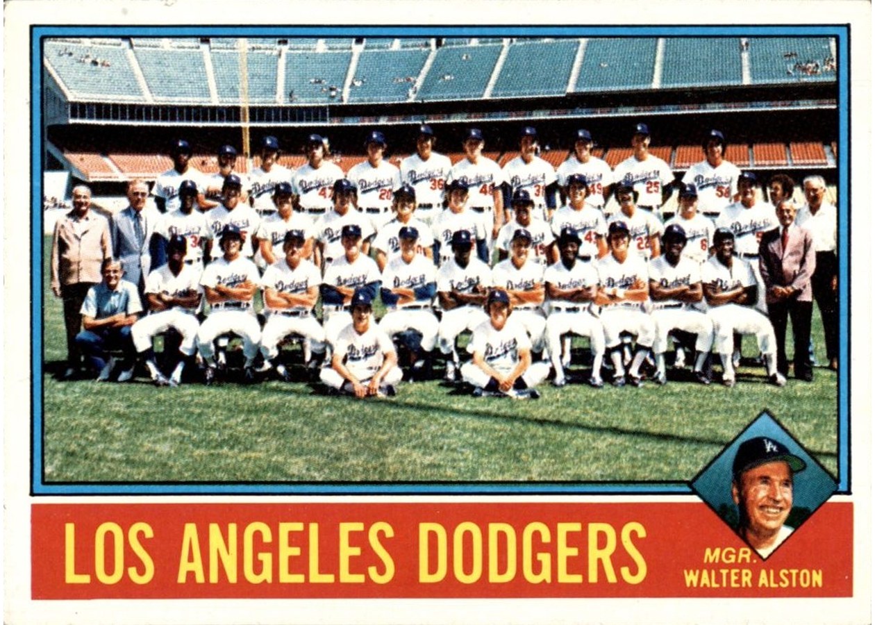 1976 Topps #46 Los Angeles Dodgers Team