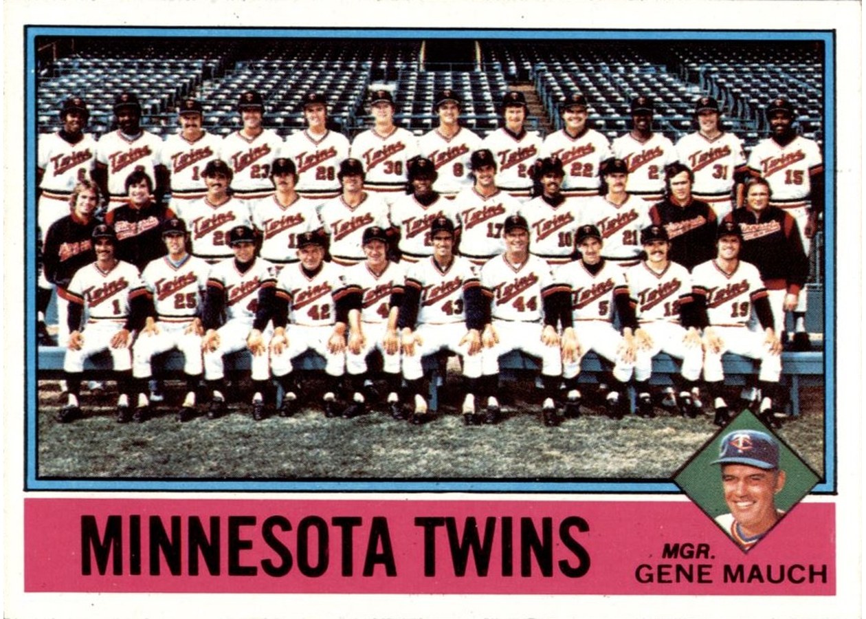 1976 Topps #556 Minnesota Twins Team