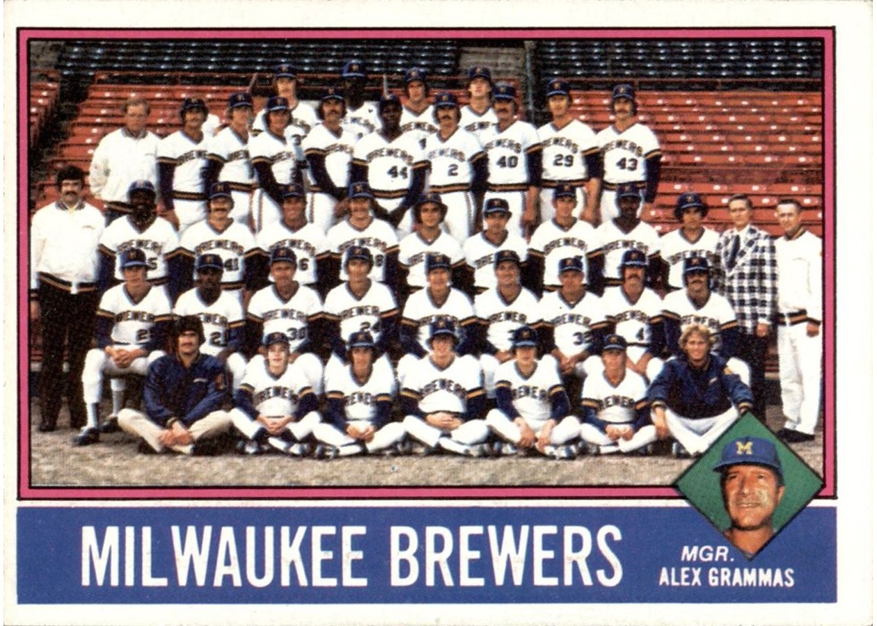 1976 Topps #606 Milwaukee Brewers Team