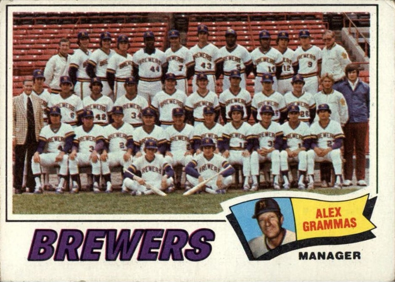 1977 Topps #51 Milwaukee Brewers Team
