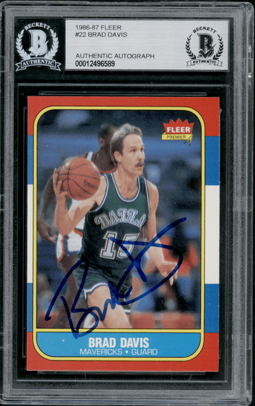 1986 Fleer Brad Davis #22 BVG Authentic Auto front of card