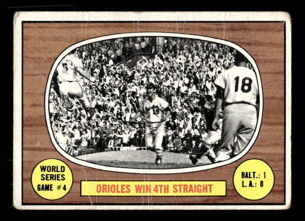 1967 Topps Frank Robinson / Dave McNally - 1966 World Series Game 4 #154 1966 World Series HOF Low Grade - Marks front of card