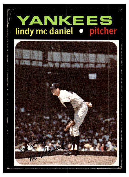 1971 Topps Lindy McDaniel #303 Low Grade - Creases front of card