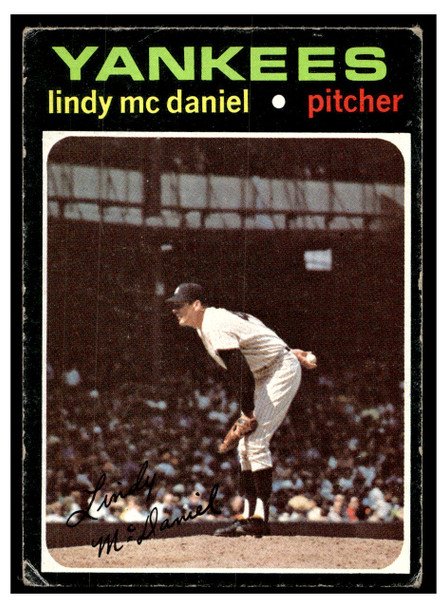 1971 Topps Lindy McDaniel #303 Low Grade - Creases — Example B front of card