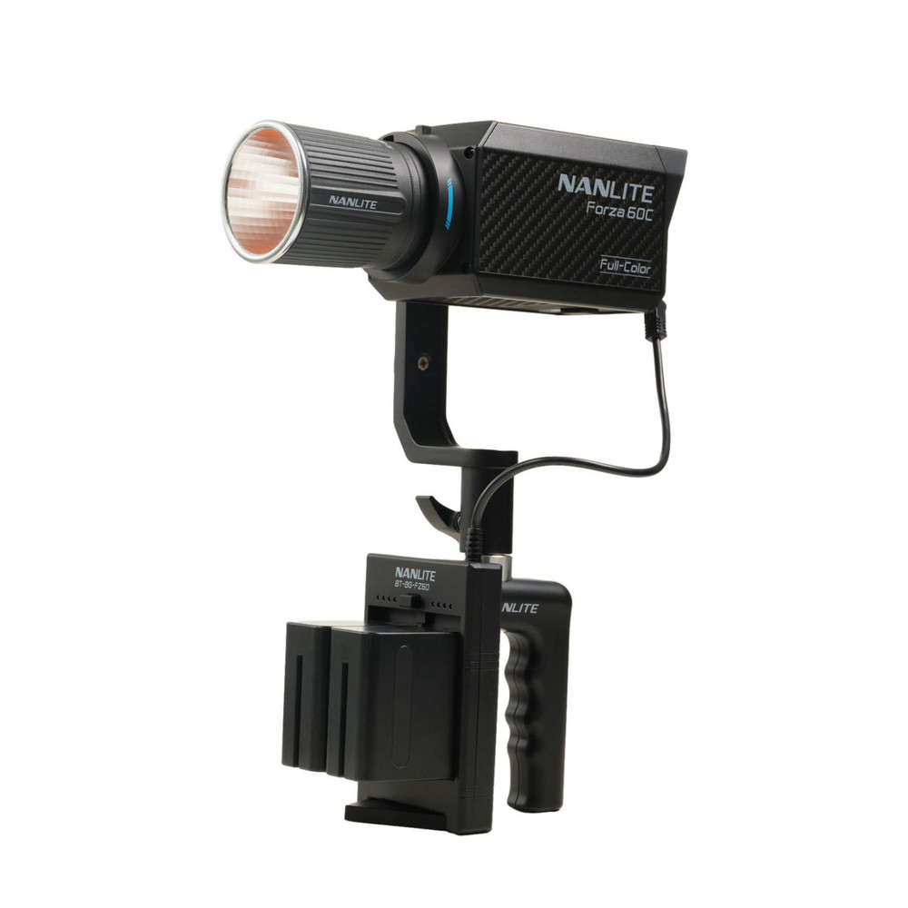 El kit monolight LED Nanlite Forza 60C RGBLAC incluye empuñadura de batería y adaptador Bowens S-Mount