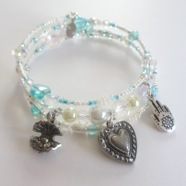 The Pearlescent Love Bracelet is inspired by the opera The Pearl Fishers by Bizet.