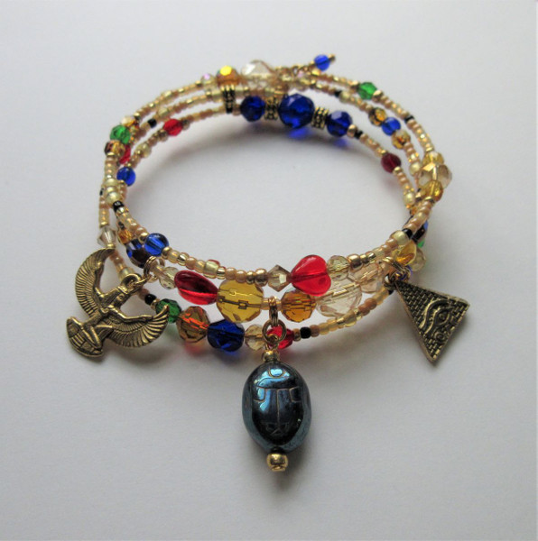 The Regal Egypt Bracelet represents the opera Aida through meaningful beads and charms. A perfect gift for an opera lover!